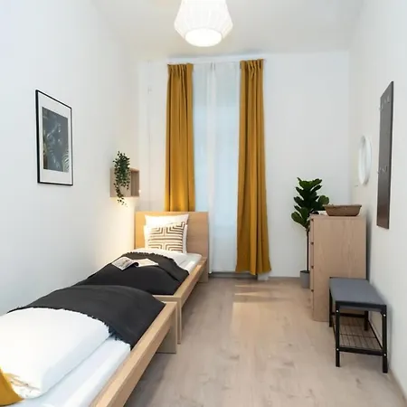 Relaxing Brand New Spot In The Lively Center