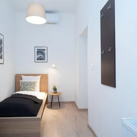 Relaxing Brand New Spot In The Lively Center * Budapeşte