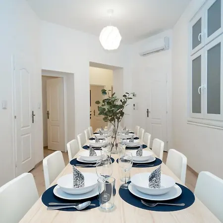 Relaxing Brand New Spot In The Lively Center Budapeşte
